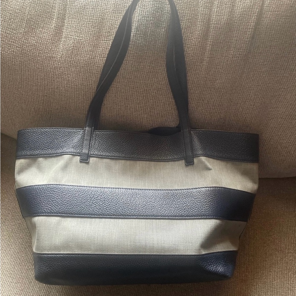 Michael Kors blue and jeans shoulder bag. - Picture 3 of 8
